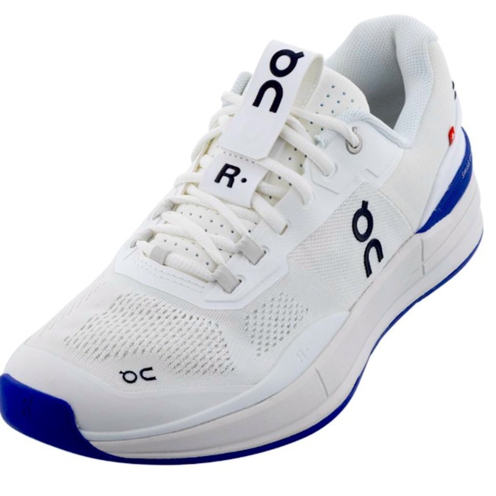 Womens On Cloud Tennis Shoe size 9